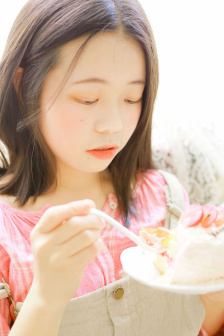 唐鉴军出席赵本山儿子公司开业庆典